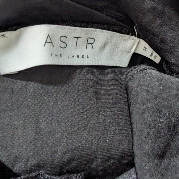 ASTR the Label Cowl Neck Sleeveless Satin Top black Medium @u - Picture 6 of 9